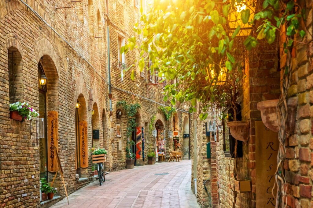 Alley in old town, San Gimignano, Tuscany, Italy
