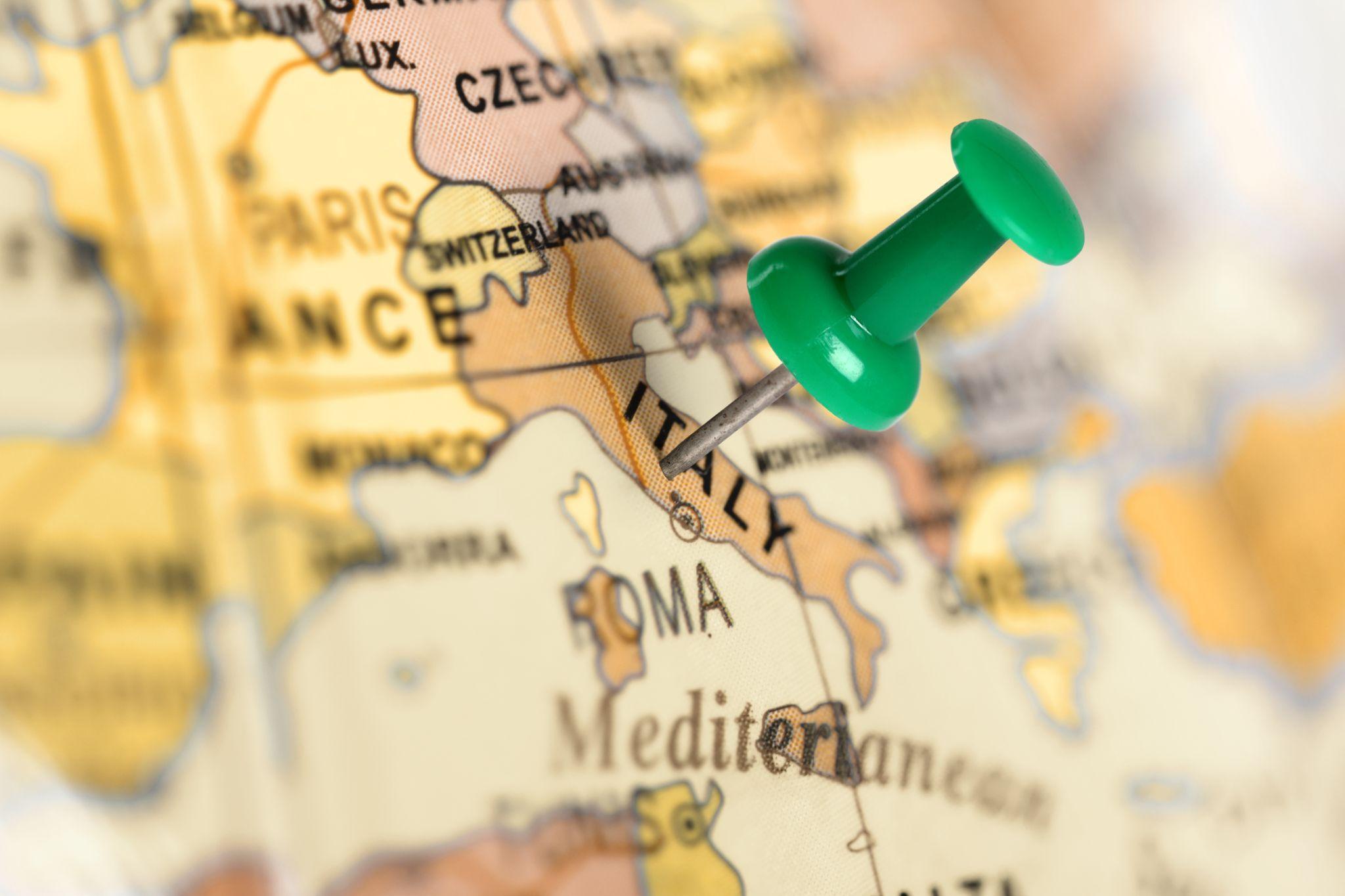 Location Italy. Green pin on the map.