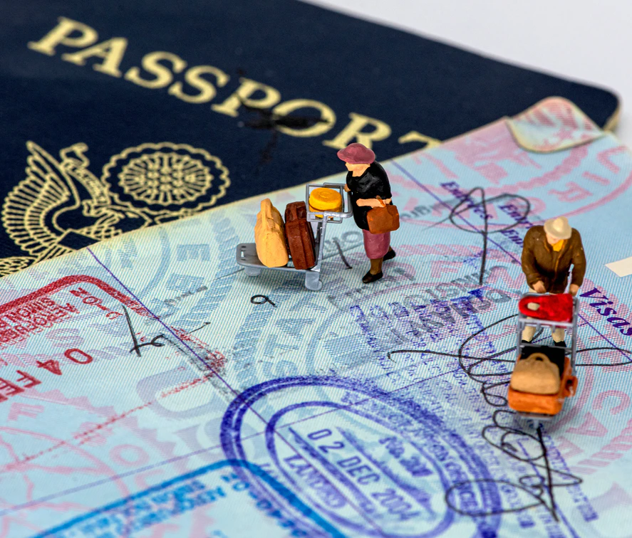 Passaporte com papel de imigração