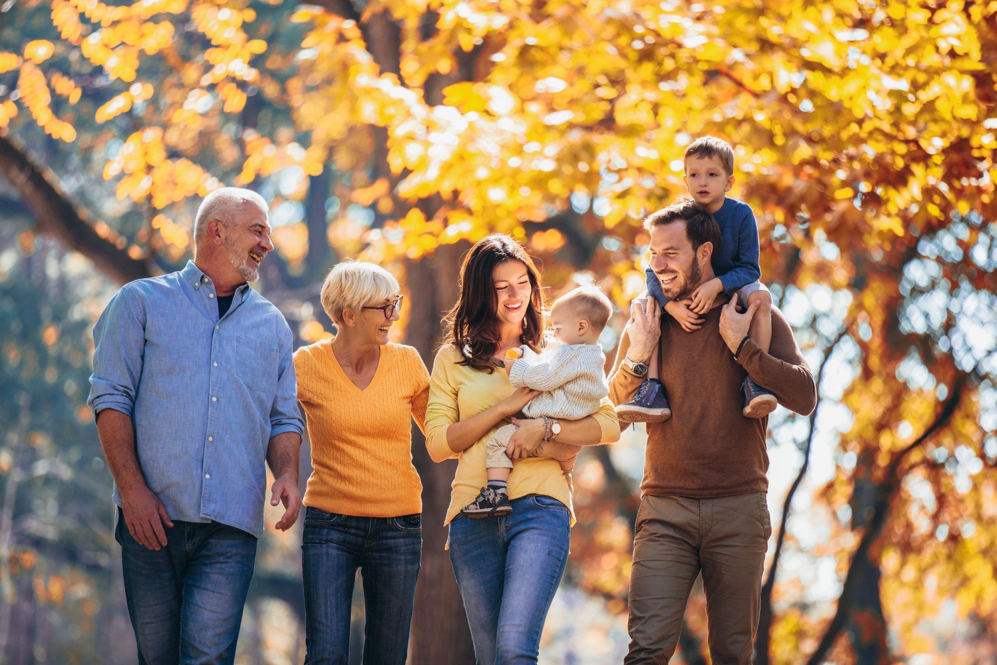 Multigenerational family getting Italian citizenship for Italian Americans