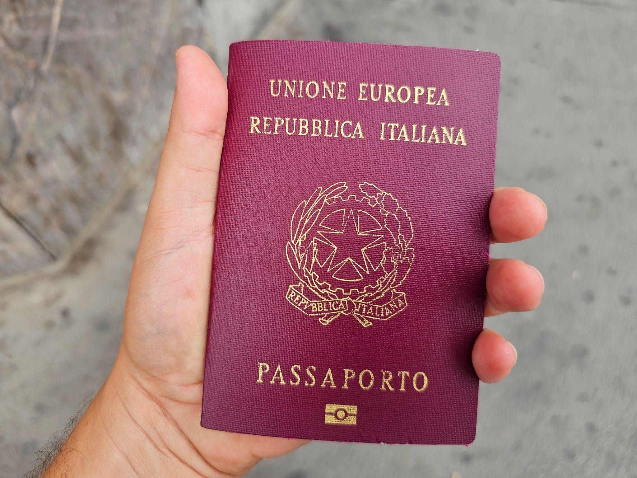 Italian passport